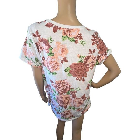 Torrid White Floral Pattern Classic Fit Short Sleeve T-Shirt - Picture 3 of 3